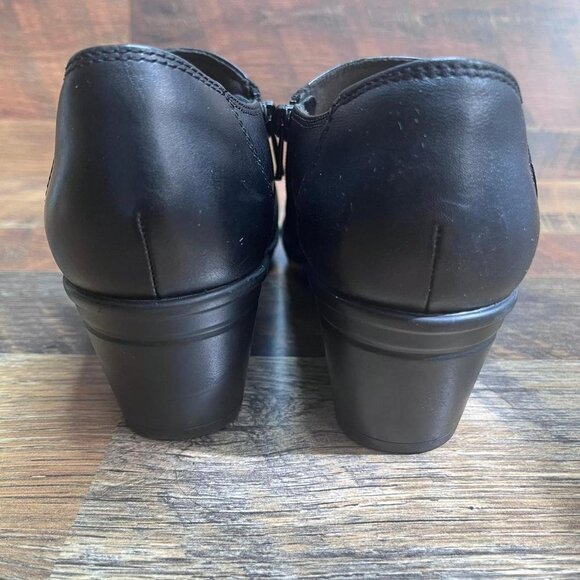 Collection by Clarks Women’s 22545 Emslie Warren Black Leather Boots Size 8 - Picture 3 of 9